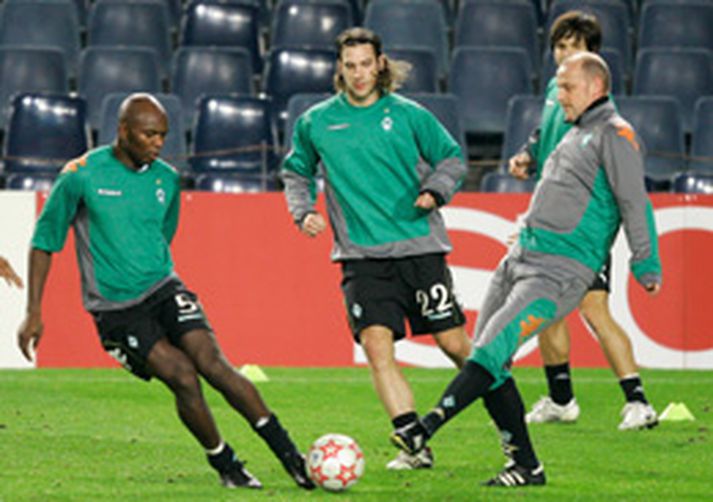 Leikmenn Bremen á æfingu á Nou Camp í dag.