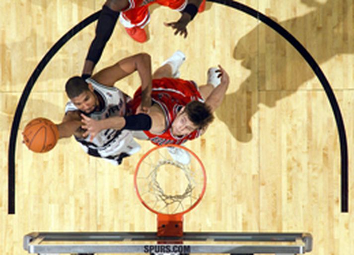 Tim Duncan var frábær fyrir San Antonio í nótt.