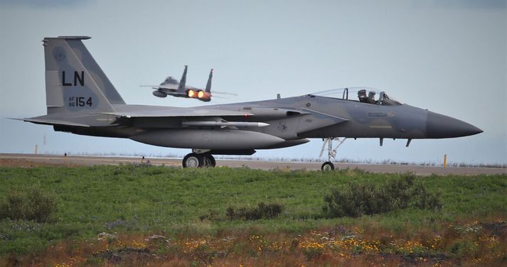 Fjórar F-15 herþotur frá Bandaríkjunum munu sinni loftrýmisgæslu hér á landi þar til í lok júnímánaðar.