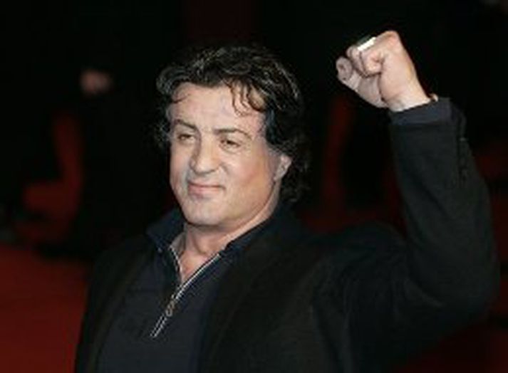 Stallone stillir sér upp fyrir ljósmyndara fyrir frumsýningu Rocky Balboa í London í síðasta mánuði.