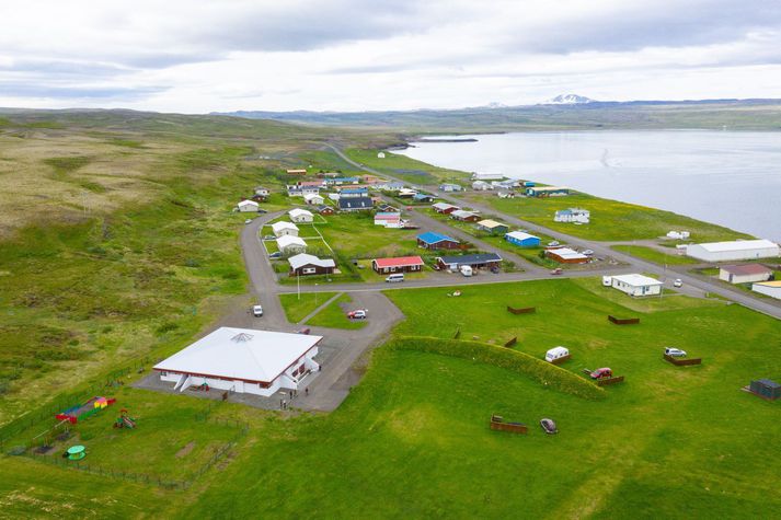 Bakkafjörður í Langanesbyggð er fámennt þorp. Þar hefur verið rekið gistiheimili og veitingastaður með aðstoð sveitarfélagsins.