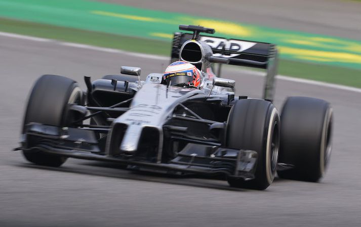 Jenson Button um borð í McLaren bílnum