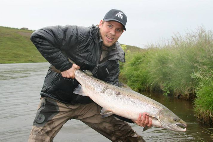 Júlíus Bjarni með 20 pundara af Nessvæðinu í Laxá í Aðaldal