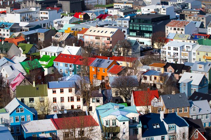 Einstaklingur sem býður heimagistingu þarf að staðfesta við skráningu hjá sýslumanni að til staðar sé starfsleyfi heilbrigðisnefndar.