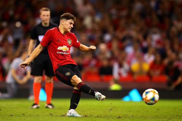 Daniel James skorar úr síðustu spyrnu United í vítakeppninni.