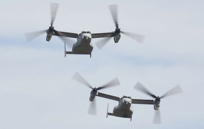 Sérsveitarmennirnir voru flutti til Jemen með MV-22 Osprey flugvélum. Ein þeirra brotlenti og var sprengd á staðnum.