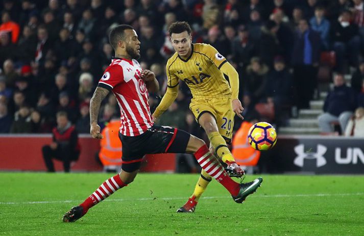 Dele Alli skorar sitt annað mark og fjórða mark Tottenham.