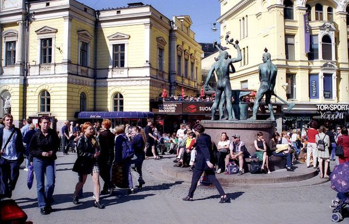 Í miðborg helsinki Hneyksli skekur finnska Hægriflokkinn en grunur leikur á að framkvæmdastjóri flokksins hafi beitt ofbeldi og miðlað vændi.