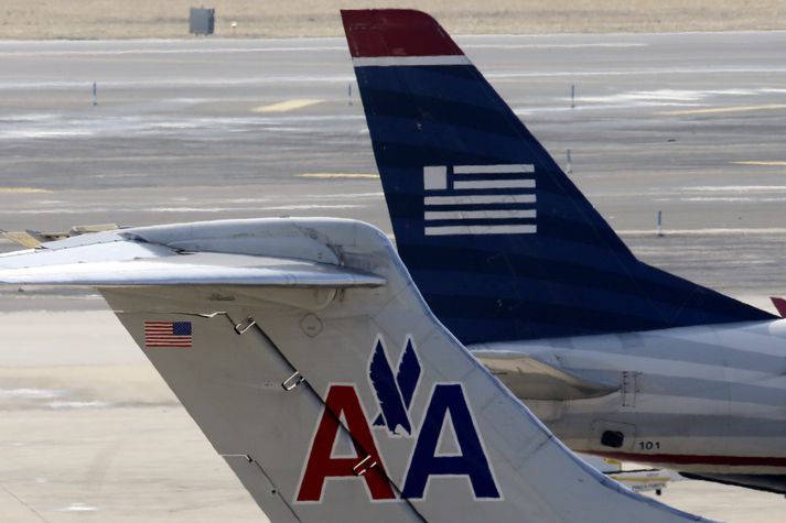 Bandarísk stjórnvöld hafa höfðað mál til að koma í veg fyrir að American Airlines og US Airways sameininst. Talið er að það gæti haft neikvæð áhrif á samkeppnismarkaðinn.