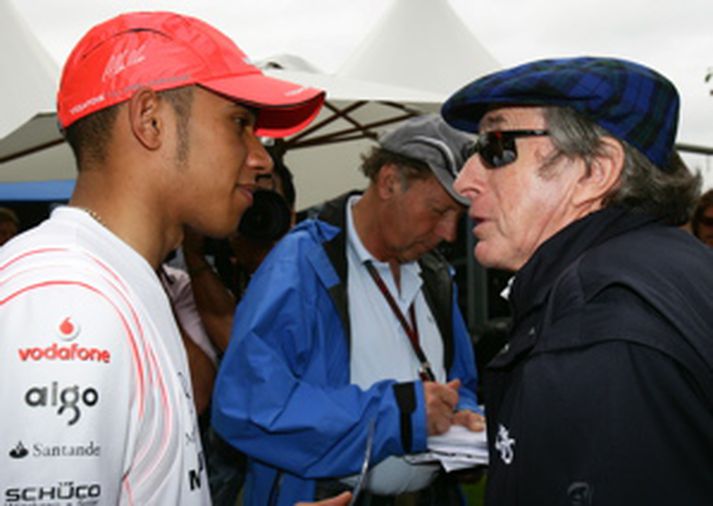 Jackie Stewart og Lewis Hamilton ræða málin á mótsstað.