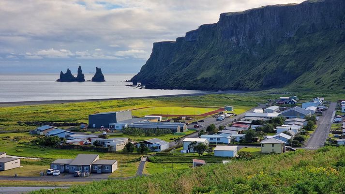 Varað er við snörpum vindhviðum í Mýrdal.