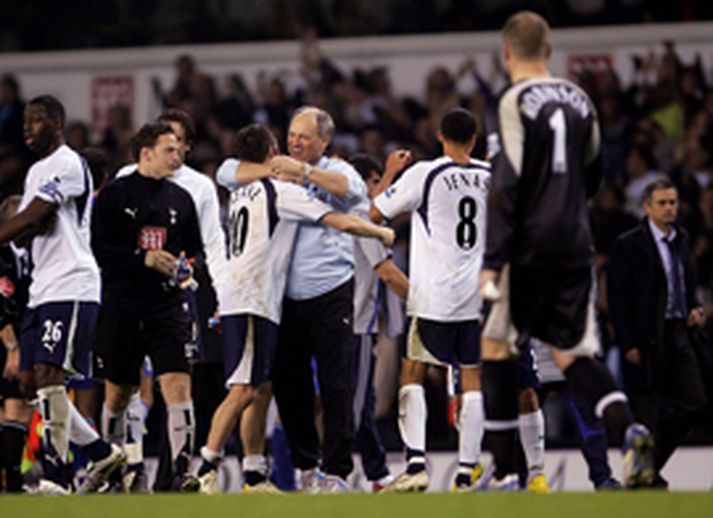 Martin Jol og lærisveinar hans hjá Tottenham voru kátir í leikslok.