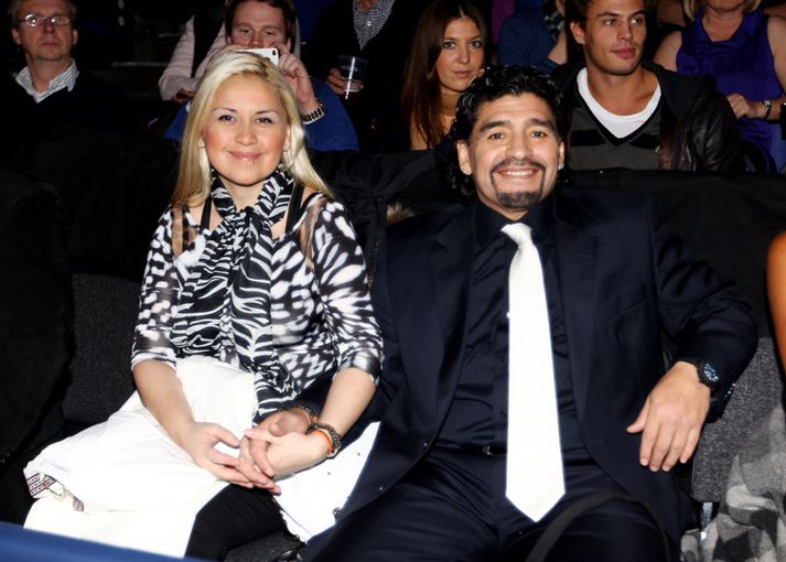 Maradona ásamt unnustu sinni.