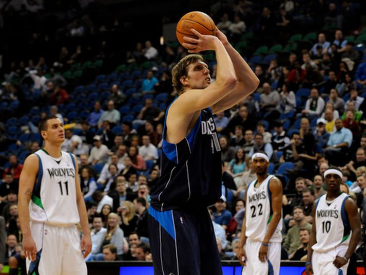 Dirk Nowitzki og félagar í Dallas eru á mikill siglingu.