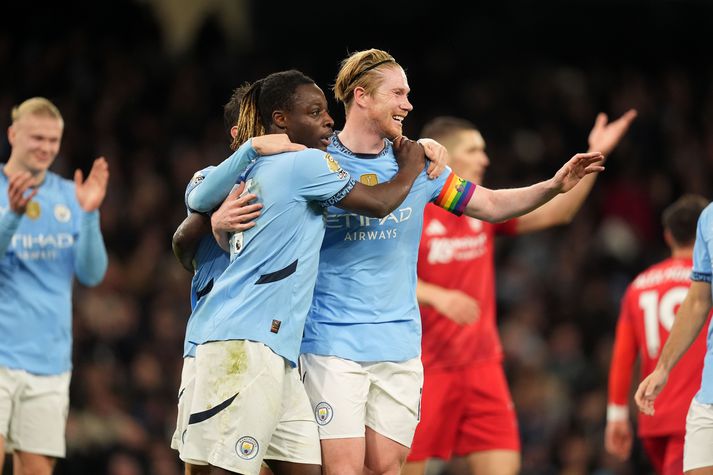 Belgarnir Jérémy Doku og Kevin De Bruyne skoruðu báðir gegn Nottingham Forest.