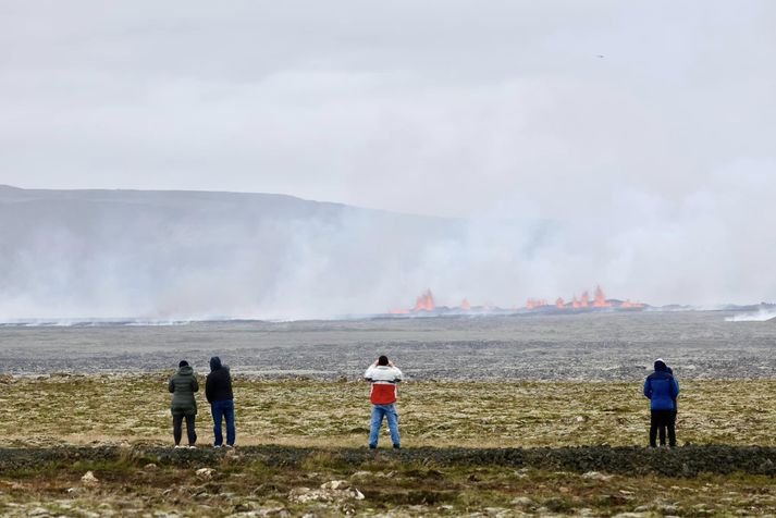 Svæðið sunnan Voga og Reykjanesbrautar er mengað af virkum og óvirkum sprengjum, frá æfingum Bandaríkjahers á 20. öldinni. Afar mikilvægt er að ganga eftir þekktum gönguslóðum á svæðinu.