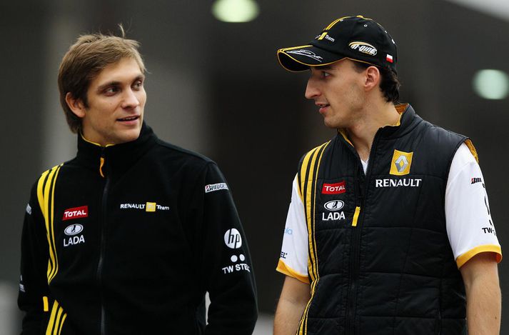 Petrov og Kubica verða ökumenn Lotus Renault 2011.