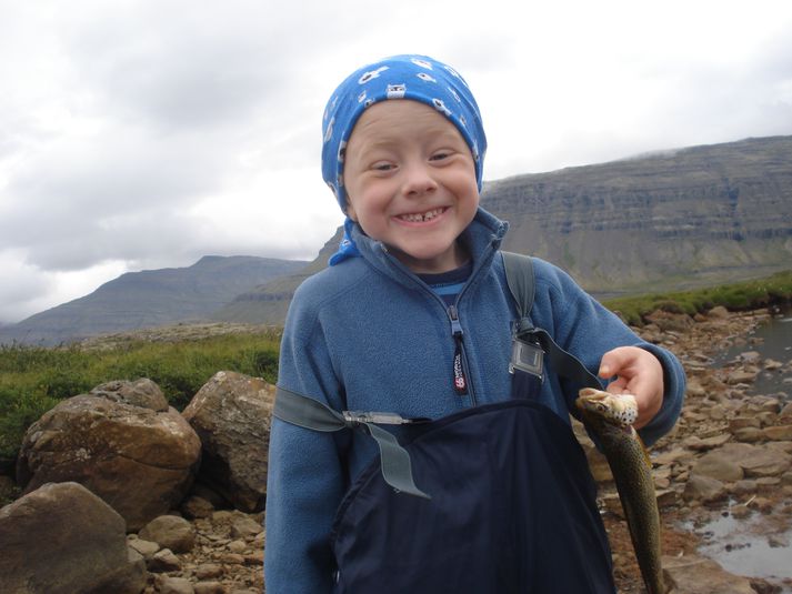 Fiskarnir þurfa ekki að vera stórir til að gleðja veiðimenn. Þessi urriði fékkst í Mjóavatni í Breiðdal, sem er annað tveggja vatna innan Veiðikortsins.