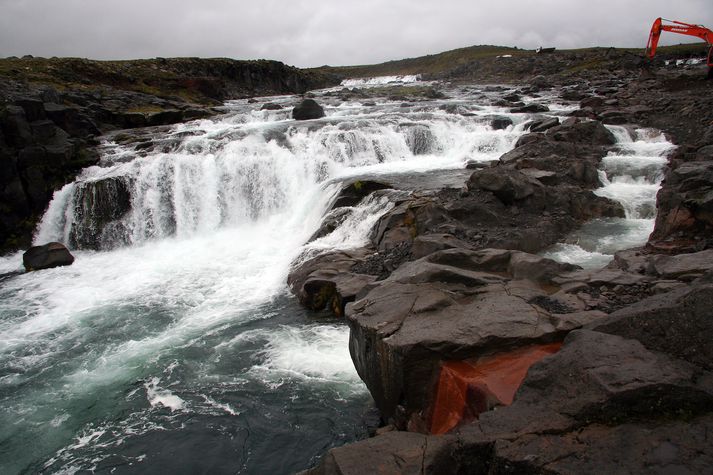 Efri-foss í Selá í Vopnafirði í september 2010. Þá ruddust 50-100 laxar upp fiskveginn þegar vatni var hleypt á hann.