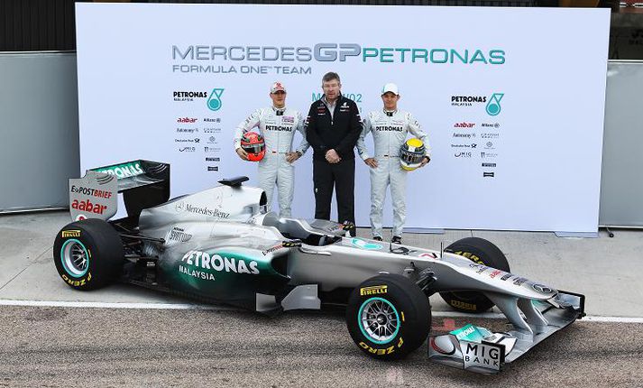 Michael Schumacher, Ross Brawn og Nico Rosberg á frumsýningu liðsins á 2011 bíl Mercedes.