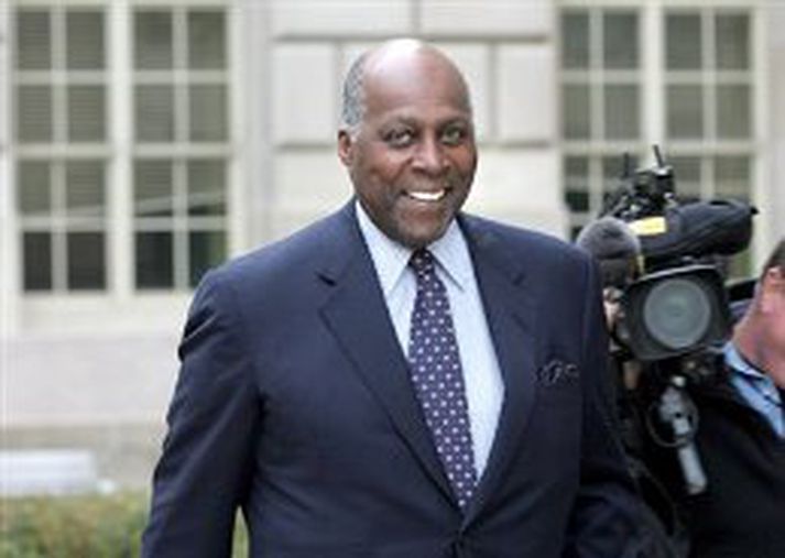 Vernon Jordan, einn meðlima í nefndinni sem rannsakar stefnu Bandaríkjanna í Írak, mætir hér á fund nefndarinnar í dag.