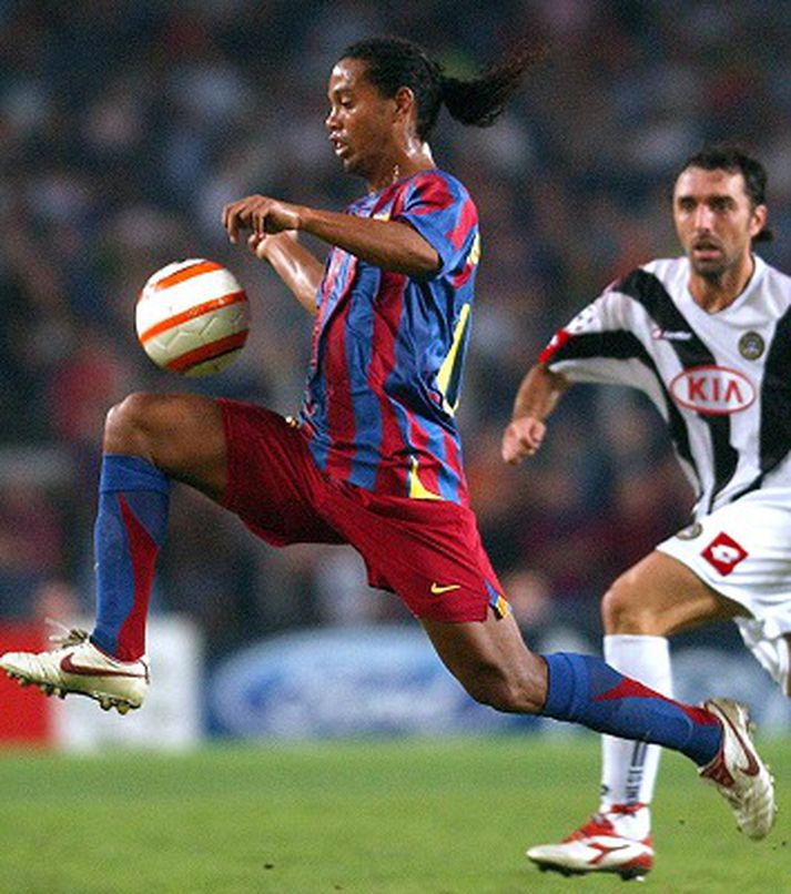 Ronaldinho er á leið til AC Milan.