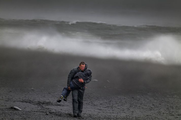 Hvassast verður undir Eyjafjöllum og í Selvogi með vindhviðum að 35 til 40 metrum.