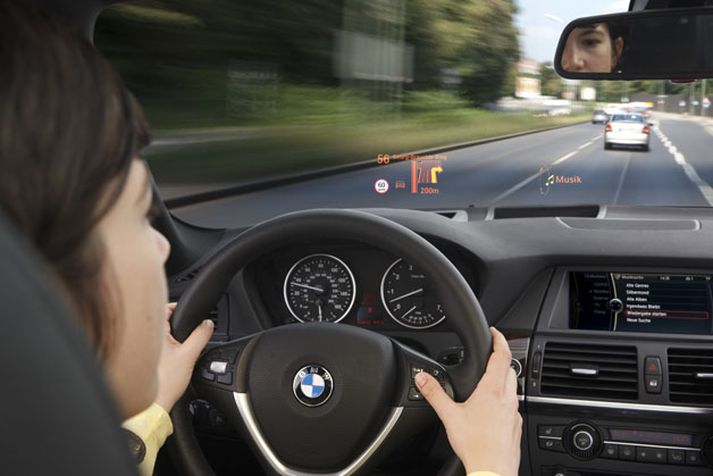 Head-up display tækni í BMW bíl