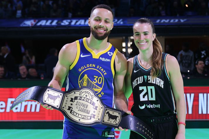 Stephen Curry og Sabrina Ionescu þegar þau kepptu við hvort annað í þriggja stiga keppni á Stjörnuleik NBA.