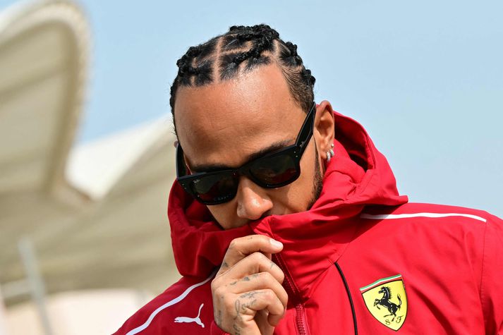 Lewis Hamilton keppir í fyrsta sinn í Ferrari bílnum í ástralska kappakstrinum í nótt.