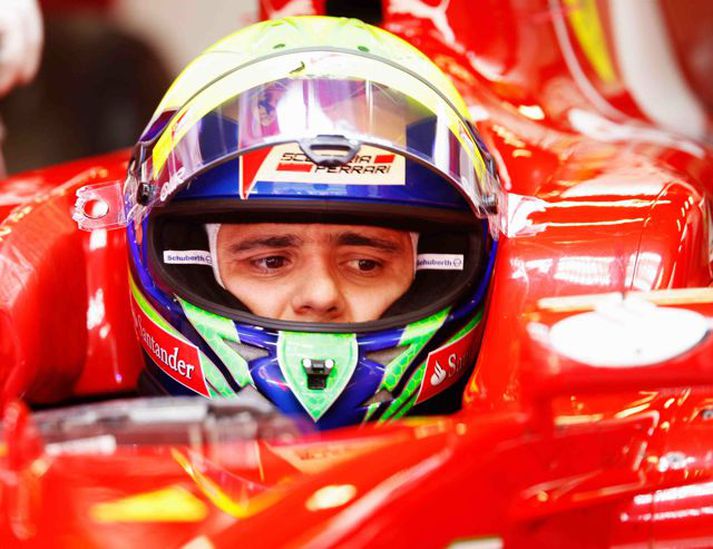 Felipe Massa um borð í Ferrari bílnum í Barcelona.