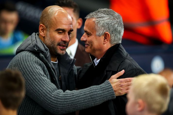 Pep Guardiola og Jose Mourinho þegar þeir voru knattspyrnustjórar Manchester liðanna fyrir nokkrum árum síðan.