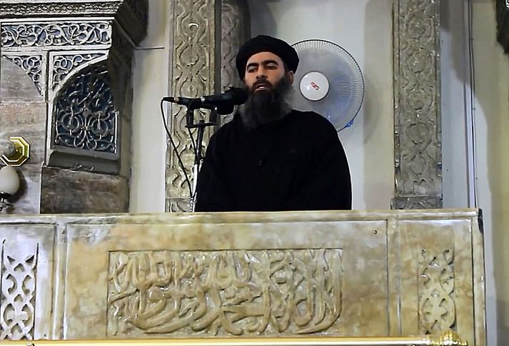 Abu Bakr al-Baghdadi sést hér í einu áróðursmyndbanda ISIS.