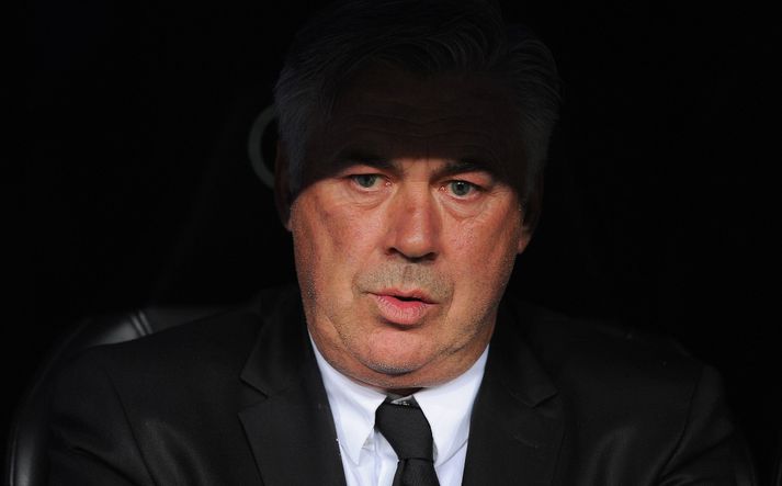 Þungbúinn Ancelotti hefur áhyggur af varnarleiknum.