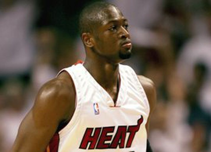 Dwayne Wade hefur virkað nokkuð daufur í úrslitakeppninni til þessa, en hann sýndi þó gamalkunna takta í fyrri hálfleiknum í gær þar sem heimamenn náðu forskoti sem New Jersey náði aldrei að ógna