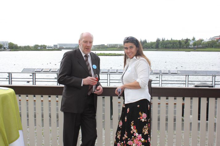 Steingrímur J. Sigfússon og Áslaug Friðriksdóttir hvöttu alla þjóðina, og ríkis- og borgarstarfsmenn sérstaklega, til þess að taka þátt í átakinu „Þjóðin býður heim“ þegar það var formlega sett af stað við Iðnó í dag.