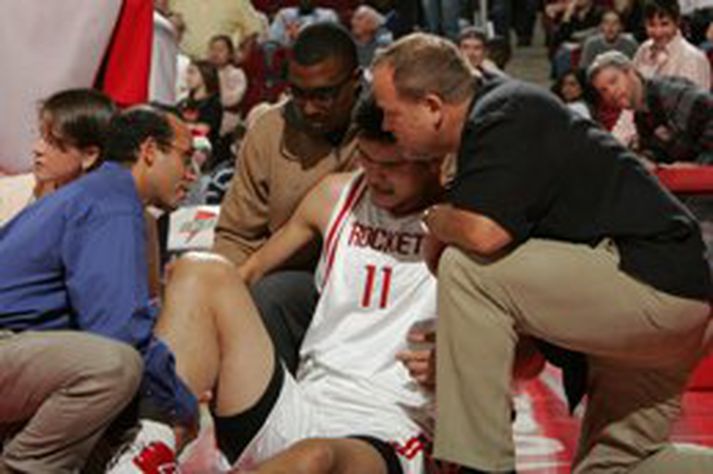 Yao Ming getur ekki leikið með Houston á ný fyrr en í febrúar og því er hætta á því að stuðningsmenn Rockets verði að setja stórar væntingar sínar til liðsins á hilluna enn eitt árið