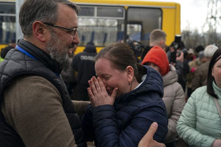 Áttatíu manns tókst að komast frá Mariupol í gær og segja hryllinginn þar ólýsanlegan.