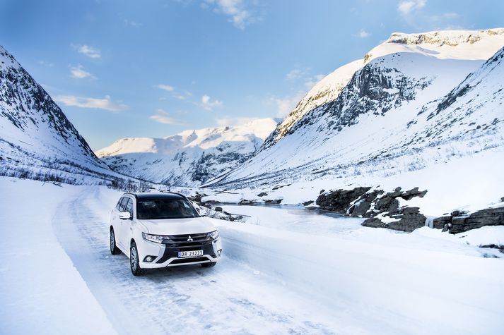 Mitsubishi Outlander PHEV er sölustjarnan nú.