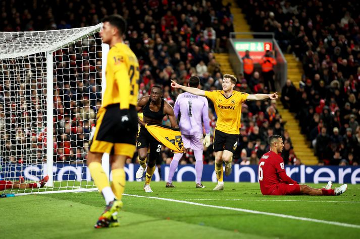 Toti Gomes fagnaði eins og óður maður þegar boltinn söng í netinu, enda hélt hann að hann væri að slá Liverpool úr leik í FA-bikarnum.