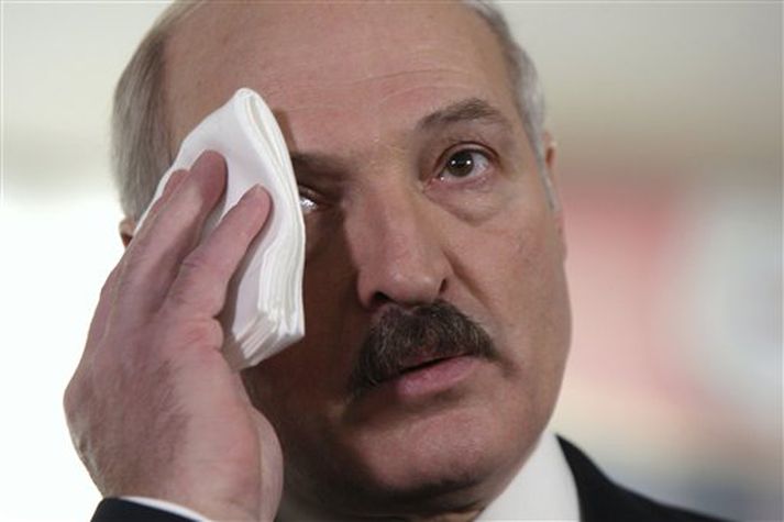 Alexander Lukashenko er sakaður um kosningasvindl.