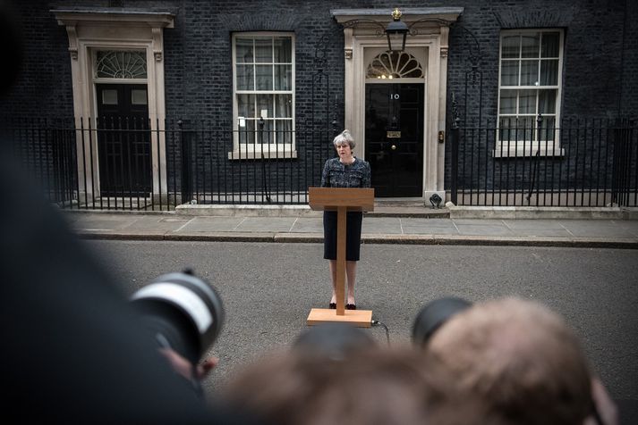 Theresa May, forsætisráðherra Bretlands, fyrir utan Downing stræti 10 í dag.