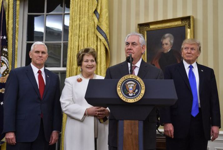 Rex Tillerson sór embættiseið í gærkvöldi.