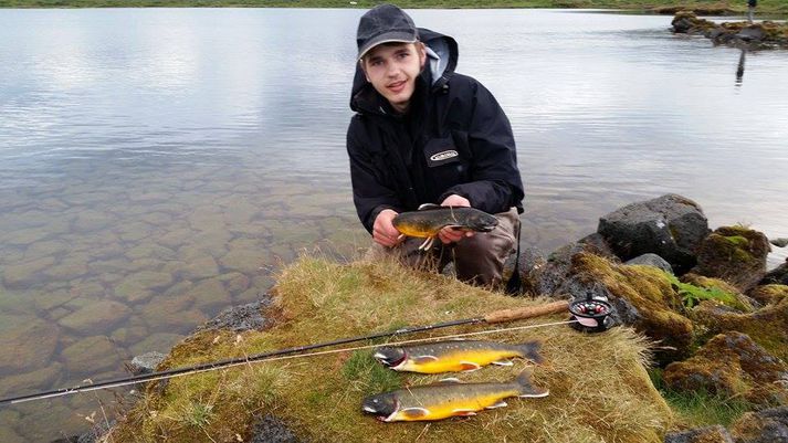 Arnar Tómas með flotta veiði úr Þingvallavatni.