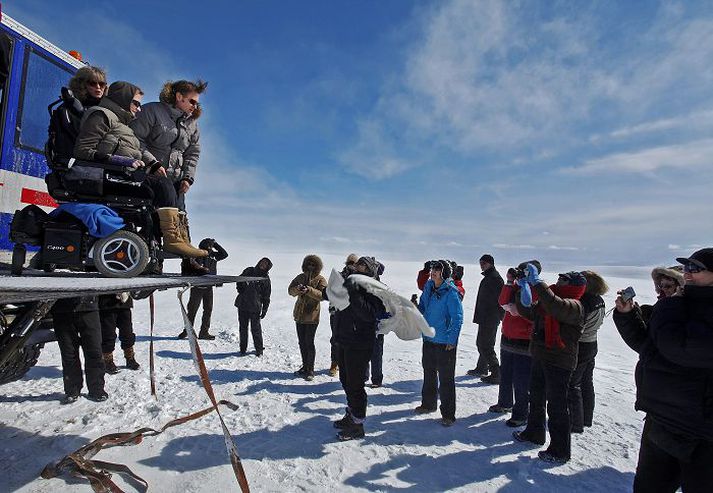 Langjökull tók vel á móti hópnum eftir að Ice-explorer flutti hann á toppinn.