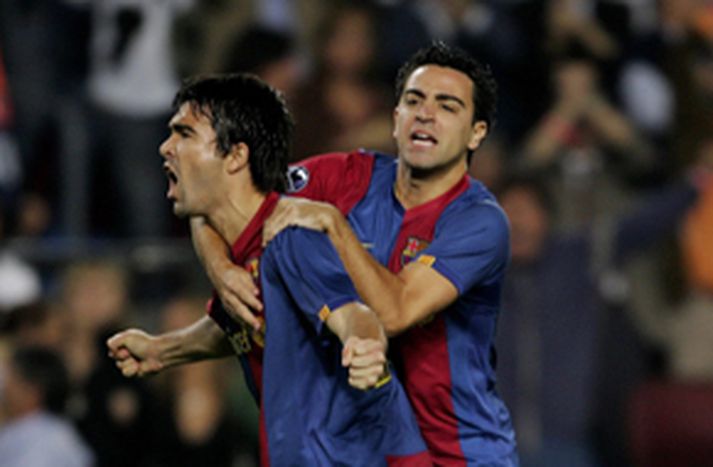 Deco og Xavi fagna marki þess fyrrnefnda á Nou Camp í kvöld.