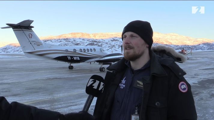 Hallgrímur Páll Leifsson, flugstjóri hjá Mýflugi, í viðtali við Stöð 2 á flugvellinum í Narsarsuaq.