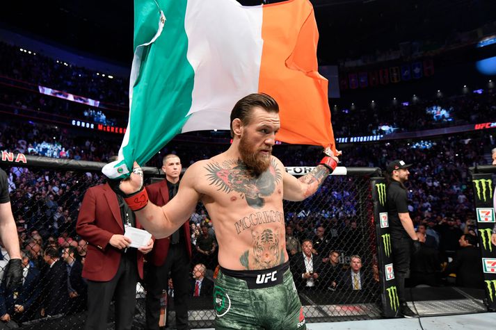 Írinn Conor McGregor ætlar að berjast aftur í MMA en fyrst er það hnefaleikabardagi á Indlandi.