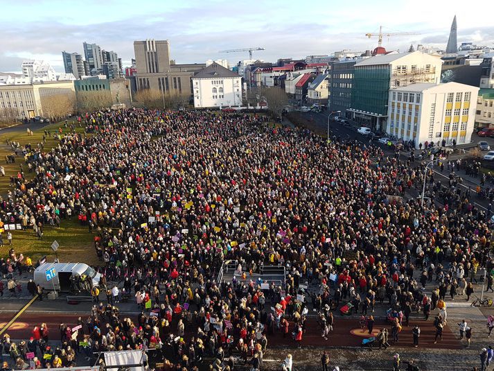 Frá kvennafrídeginum 2018, þegar konur lögðu niður störf klukkan 14:38, og komu saman í miðborginni. Fimm baráttufundir hafa verið haldnir frá 1975. 