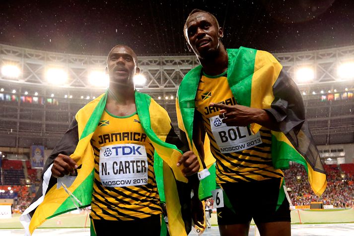 Nesta Carter og Usain Bolt fagna saman í Moskvu fyrir fjórum árum en þeir unnu mörg verðlaun saman.